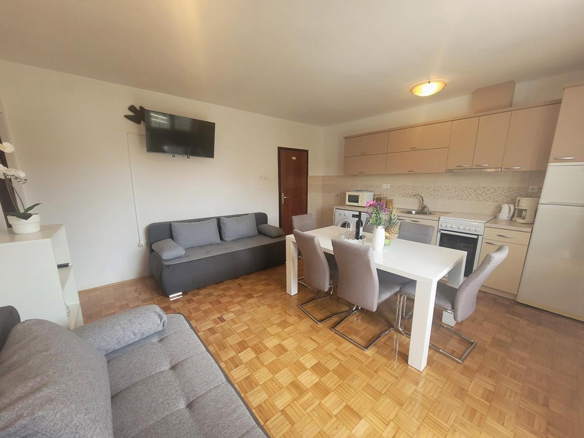 Apartments Blazevic Омишаль Экстерьер фото