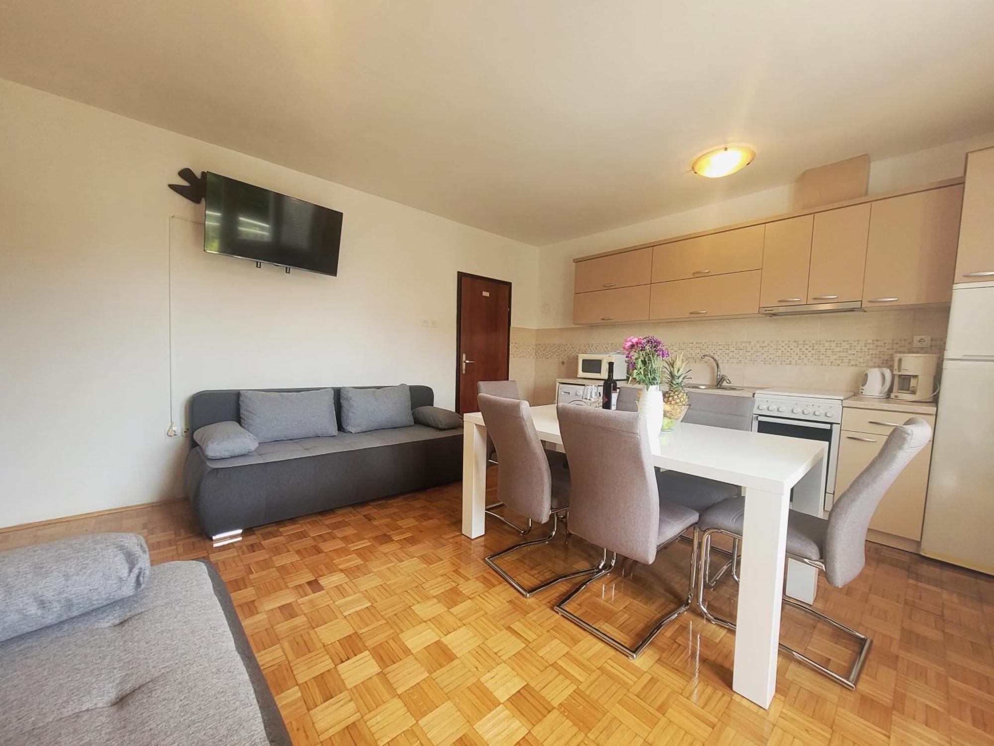 Apartments Blazevic Омишаль Экстерьер фото