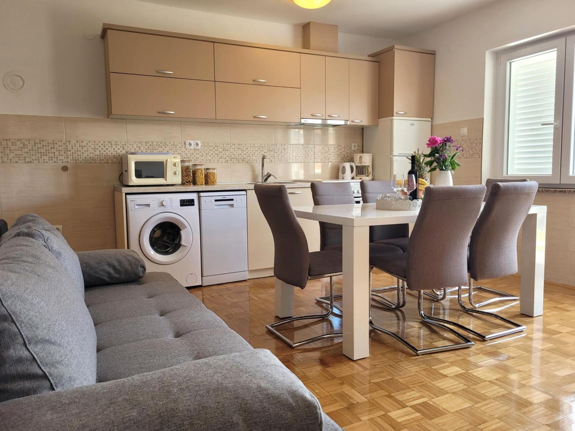 Apartments Blazevic Омишаль Экстерьер фото