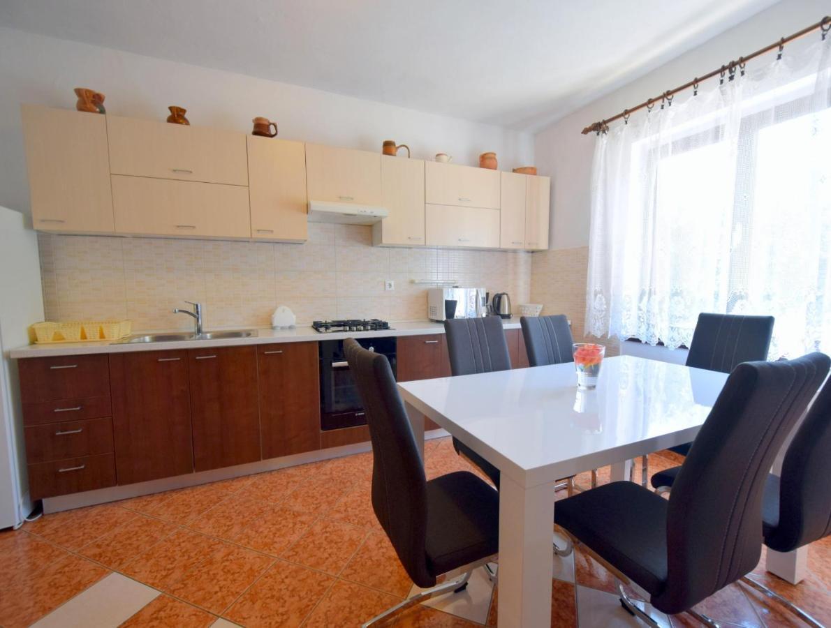 Apartments Blazevic Омишаль Экстерьер фото